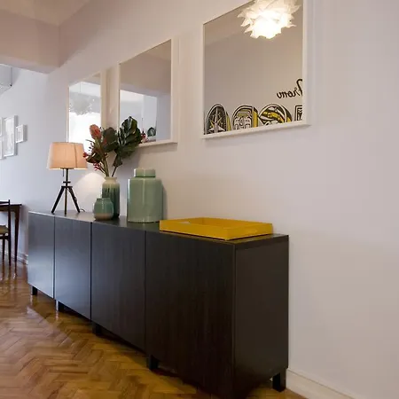 Bordalo Pinheiro Apartment-top Floor & Elevator Apartman