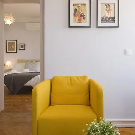 Bordalo Pinheiro Apartment-top Floor & Elevator Apartman