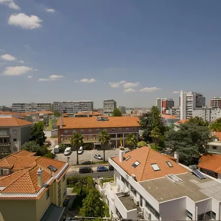 Bordalo Pinheiro Apartment-top Floor & Elevator *