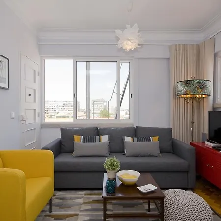 Bordalo Pinheiro Apartment-top Floor & Elevator Apartman Lisboa