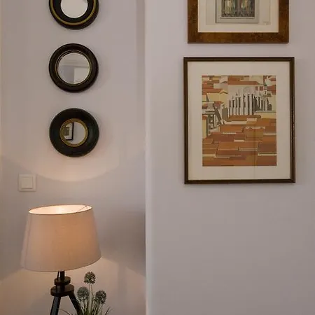Bordalo Pinheiro Apartment-top Floor & Elevator Apartman *